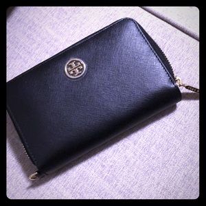 New Tory Burch Robinson Smartphone Wristlet